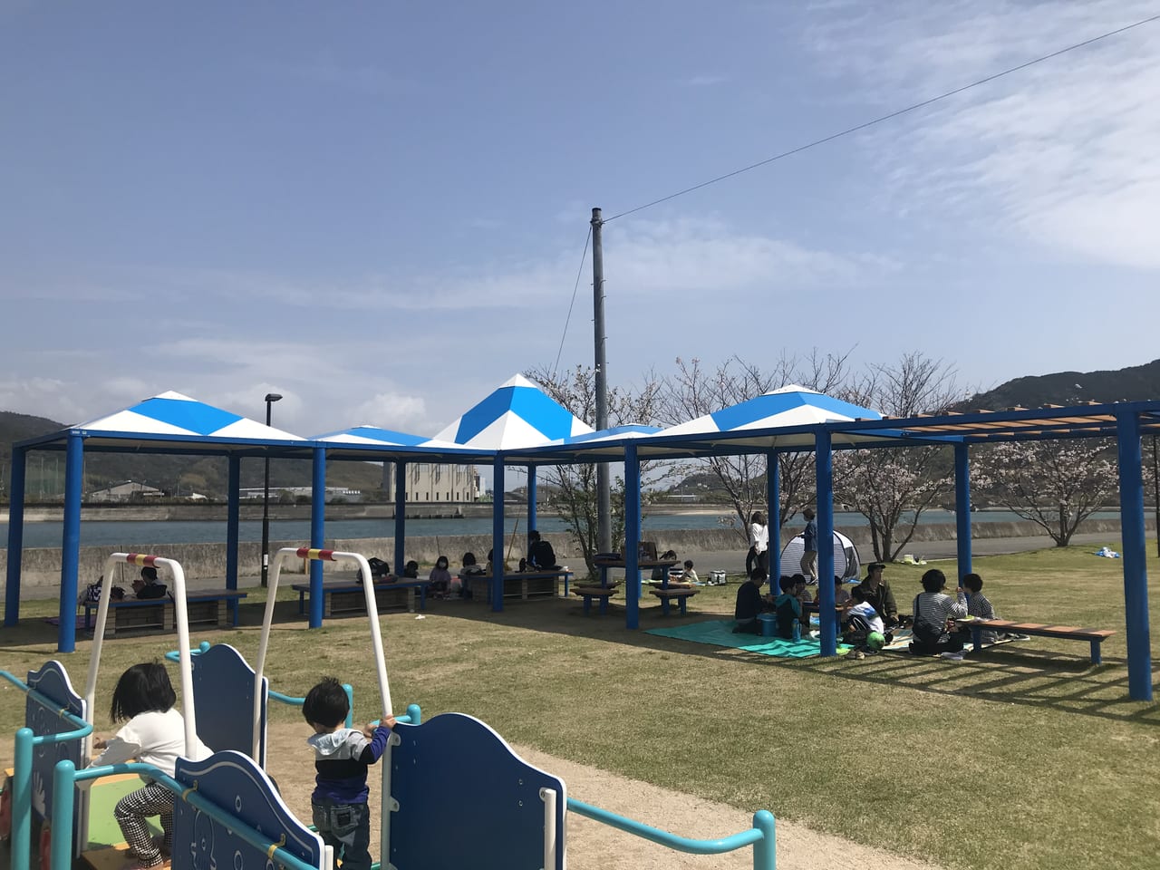 メバル公園ベンチ