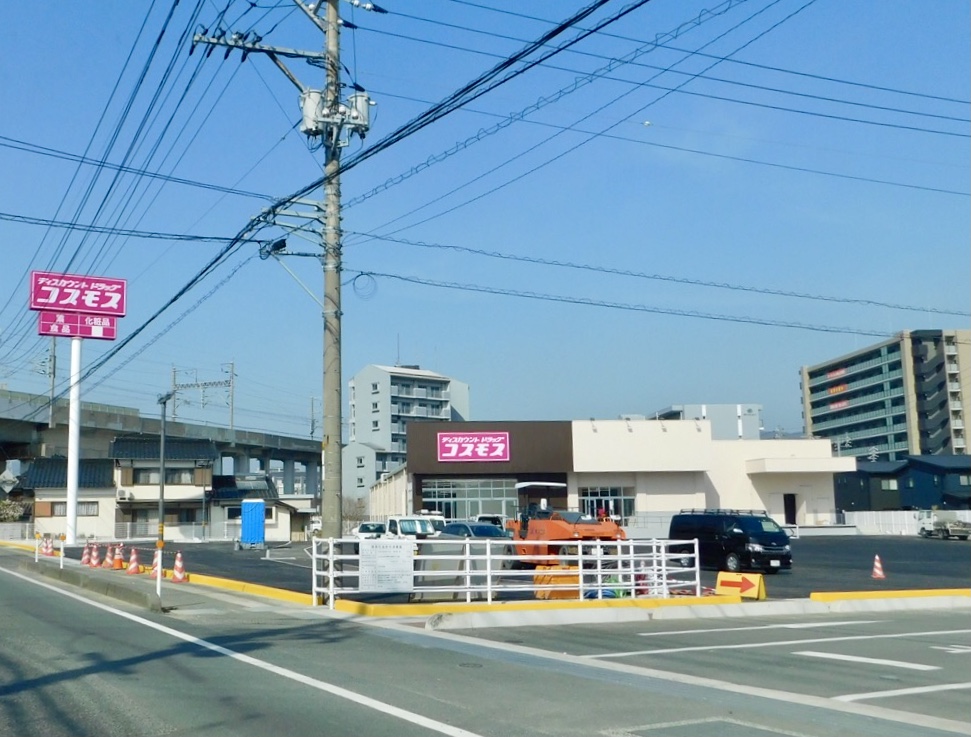 コスモス小郡下郷店と周辺道路