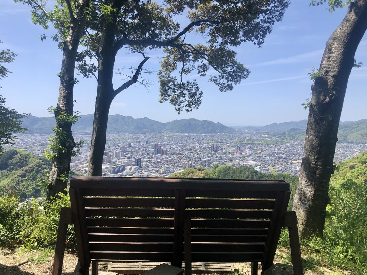 高嶺城跡ベンチ