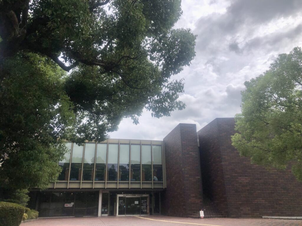 山口県立山口図書館